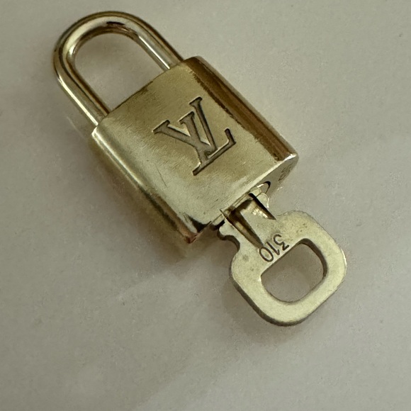 Louis Vuitton Series 310 Gold Padlock with Key Shiny Brass - Picture 3 of 7